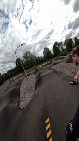 В памп-треке на серфскейте #surfskate #pumptrack