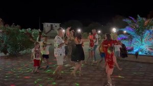 И снова Гавайская вечеринка в отеле РЕВЮ