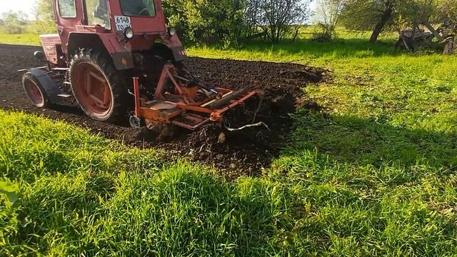 трактор т25 с фрезой и сошниками