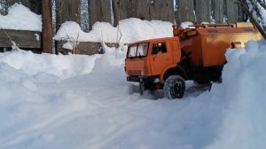 RC КАМАЗ 4310 на снежном бездорожье. RC KAMAZ 4310 1/18 snow off road action