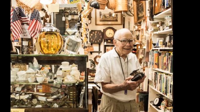 Bay City Business Owners by Avram Golden смотреть онлайн