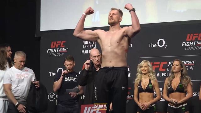 Alexander Volkov vs. Tom Aspinall UFC London Weigh-In Staredown - MMA Fighting