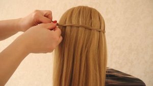 Красивая и Быстрая Прическа на Средние и Длинные волосы