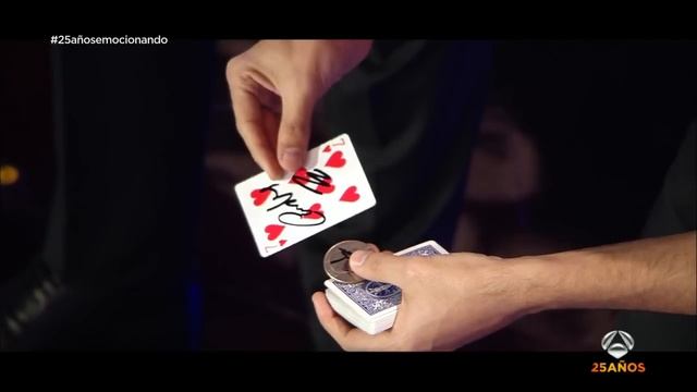 El Mago Pop sorprende a los invitados de la Gala 25 años emocionando смотреть онлайн