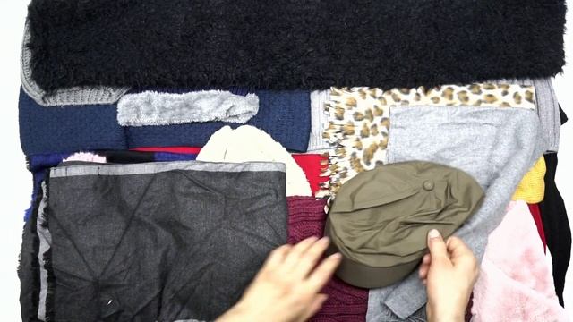 Мешок № 9398. Шарфы, Шапки, Перчатки. С\Крем. Арт 3144. Вес 20,2 кг. Кол-во 178 шт. смотреть онлайн