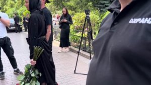 Роман Костомаров прибыл на прощание с Анастасией Заворотнюк