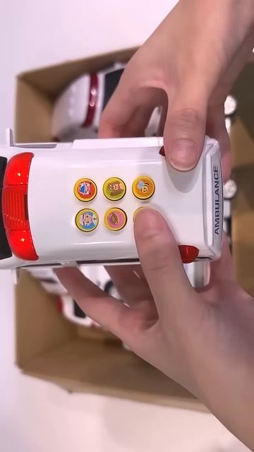 Миникар «Скорая помощь» преодолевает склон в экстренных случаях смотреть онлайн