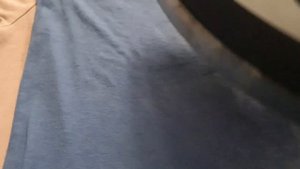 Чем закрыть пятна на футболке?