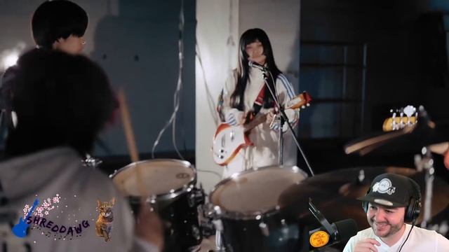 Ah ieba köh iu -『レイニーガール』 One of the best songs ive found in a while | BOSS Coffee and JROCK смотреть онлайн
