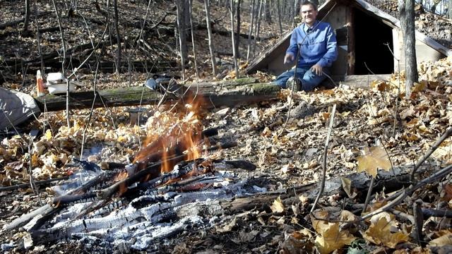 ЗАПЕКАЮ КУРИЦУ НА УГЛЯХ В ФОЛЬГЕ ОКОЛО ЗЕМЛЯНКИ 12 10 2020 Г ( 1 ЧАСТЬ )