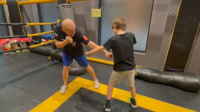 Обучение боксу с нуля. Тренируем новичка! смотреть онлайн