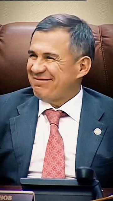 Президент Татарстана Минниханов: на работу хожу пешком. Женщин хочу сделать счастливыми