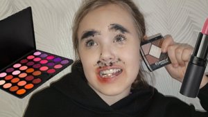 МАКИЯЖ МАЛОЛЕТКИ/СПЕРЛА КОСМЕТИКУ МАМЫ.....