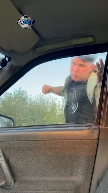 Когда взял батю на слабо а дед показал как надо😂 #shorts смотреть онлайн