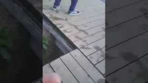 Как мы с Настей купаемся в пруду