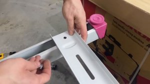 Видеоинструкция по сборке стандартного стола Aurora для прямострочной машины.