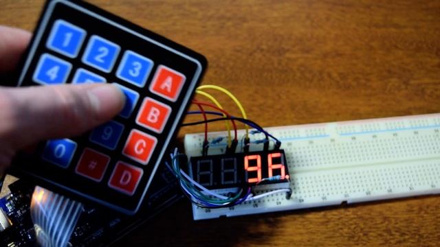 Control a 7 segment display with a Keypad and Arduino смотреть онлайн