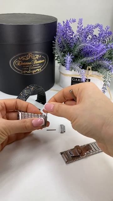 Как уменьшить блочный браслет в стразах Swarovski для Apple Watch #shorts #short