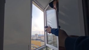 Установка детского замка на окно. Оконный ограничитель