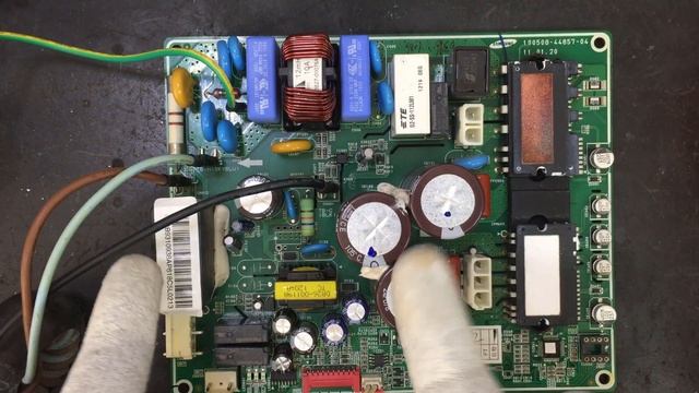 O componente que mais dá defeito nas placas de ar condicionado inverter - [AULA 44] #AME