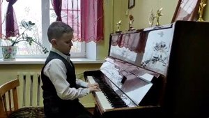 Сапрыкин Иван - 1.	Украинская народная песня Гули, 2.	А Лукомский Полька