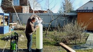 Помывка колонны водоочистки перед засыпкой нового материала.