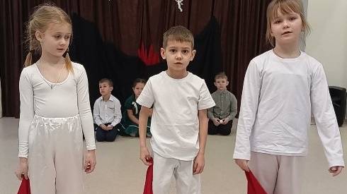 Музыкально-литературная композиция "Дети войны" 19 группа ДО2 МБОУ СОШ №18 с УИОП, г. Сергиев Посад смотреть онлайн