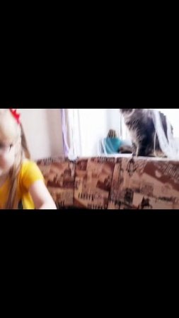 9.05.21 Дочка Сева и рыбка  #cat #котик #животные