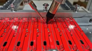 робот паяльник выводных компонентов на производстве СМД эксперт .mp4