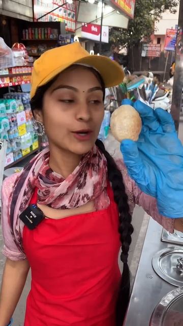 B Tech Panipuri wali 😳😳 BULLET पे बेचती है Panipuri 😱😱 #shorts