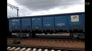 Электровоз ВЛ11.8-628 с грузовым поездом на станции Изюм