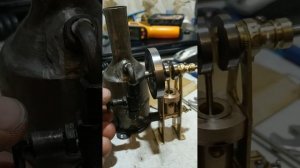 Настольная модель прямоточной паровой машины простого действия. Первый пуск.