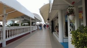 О жизни на пенсии /Люди на утренней прогулке в Сочи