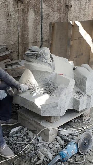 Скульптура из гранита (Балтикгрин) в работе. В последующем будет полностью полироваться. #скульптур