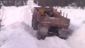 Дороги севера. Полноприводный грузовик на бездорожье УРАЛ /GAZ / КАМАЗ / ЗИМНИК