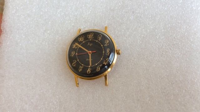 Мужские наручные часы Луч СССР черные с узорами в позолоте смотреть онлайн