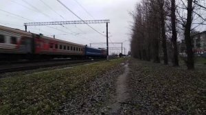 Приветливый тепловоз ТЭП70-0306 с пассажирским поездом на перегоне Царское село-Детскосельская