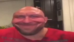 мужик ест чипсы 1 час видео не маё!!!!!