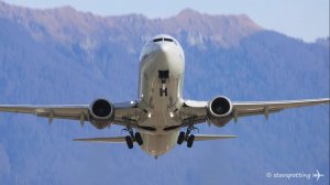 Международный аэропорт Сочи. Взлёт Boeing 737 Авиакомпания ИКАР.