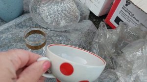 Мусорщик показывает находки