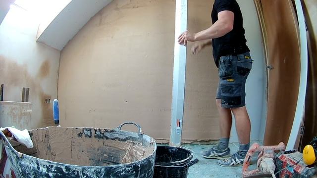 How To Plaster A Brick Wall (Float & Set Plastering For Beginners) смотреть онлайн