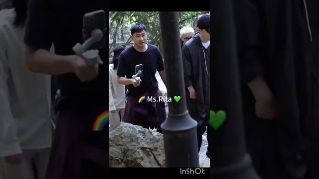 Дэн Лунь. В Вейбо опубликовано ноябрьское видео восхождения Бао энд ко на святую гору близ Ханчжоу.