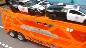 Свалка полицейских машин. Автовоз везет полицию в автосервис  412 Серия Мир Машинок