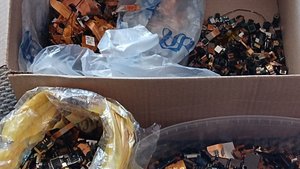 Добываю золото из мусора со смартфонов☝️А стоит ли оно того?!🤔Видео без прекрас и фейков ☝️