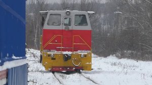 Маневровый тепловоз ТГМ40-0804 на подъездном пути к Дмитровскому стекольному заводу