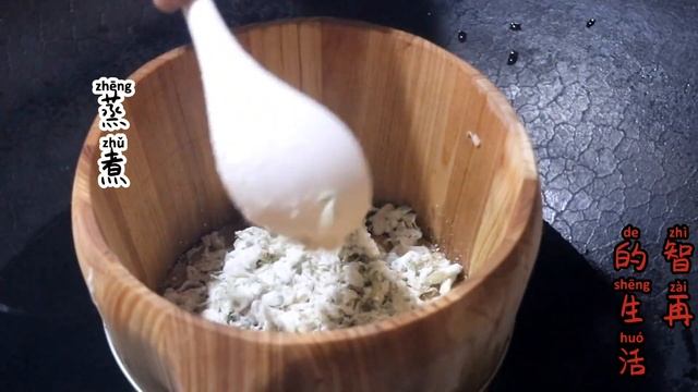 春天必须要吃的槐花，一花多吃：槐花饭，槐花炒鸡蛋，槐花汤，都很美味。Sophora japonica rice, Sophora japonica scrambled eggs
