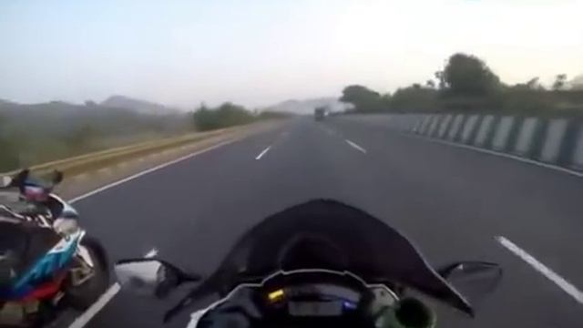 BMW M3 sportscar & Kawasaki ZX10R street racing on an Indian highway смотреть онлайн