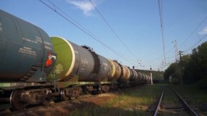 "Легендарный втбвтб!" 2ТЭ116-881 "БТС" с наливным поездом проезжает станцию Яхрома.