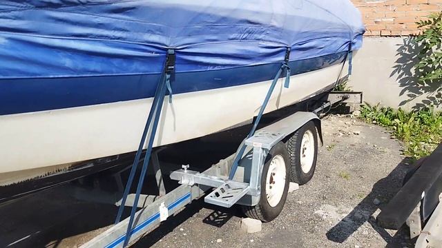 Усиленные направляющие ворота для большого катера и выдвижная двойная подножка. смотреть онлайн