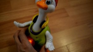 Игрушка Huile Toys "Танцующий гусь"